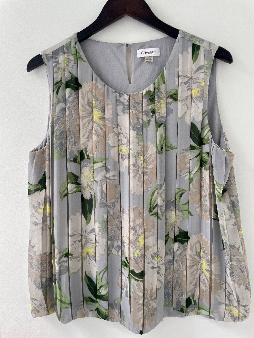 🌸 Calvin Klein | XL | Pleated Floral Sleeveless Blouse